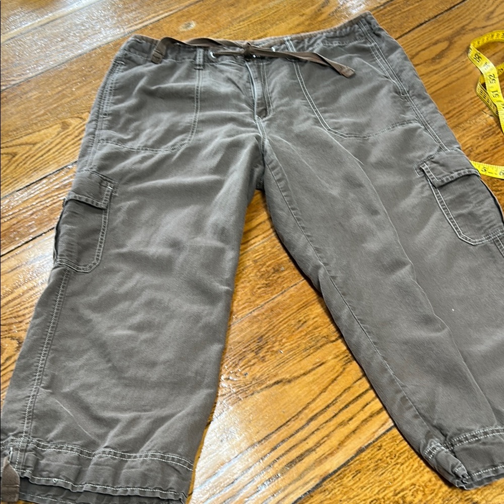 Eddie Bauer brown cargo capris. Fair condition.  As Is!!  Size 12 Tall.